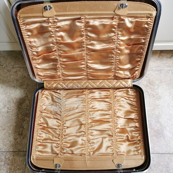 Vintage Suitcase White Leatherette Riviera Luggage Case Photo Prop - Picture 6 of 13